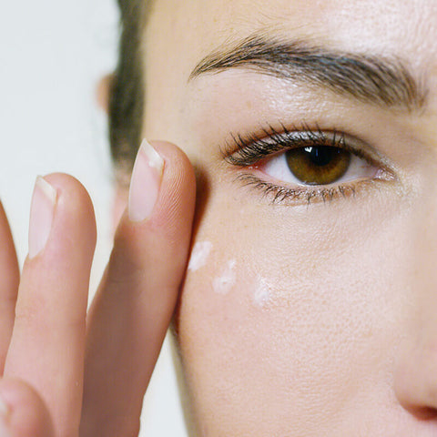 Moisturise, improve & care for the eye contour