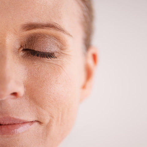 Powder and pencil eye shadows to colour your lids